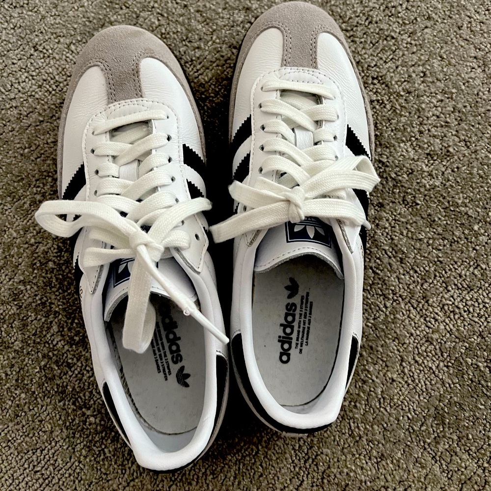 Adidas Sambas OG, Size 5, Pristine Condition.